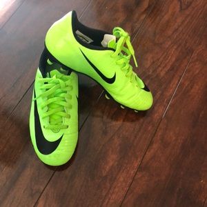 Kids soccer cleats